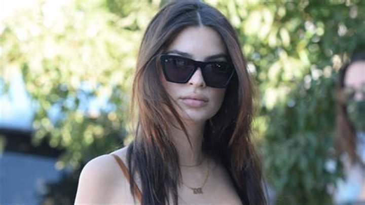Emily Ratajkowski Denies Getting Lip Injections While Pregnant – Hollywood Life